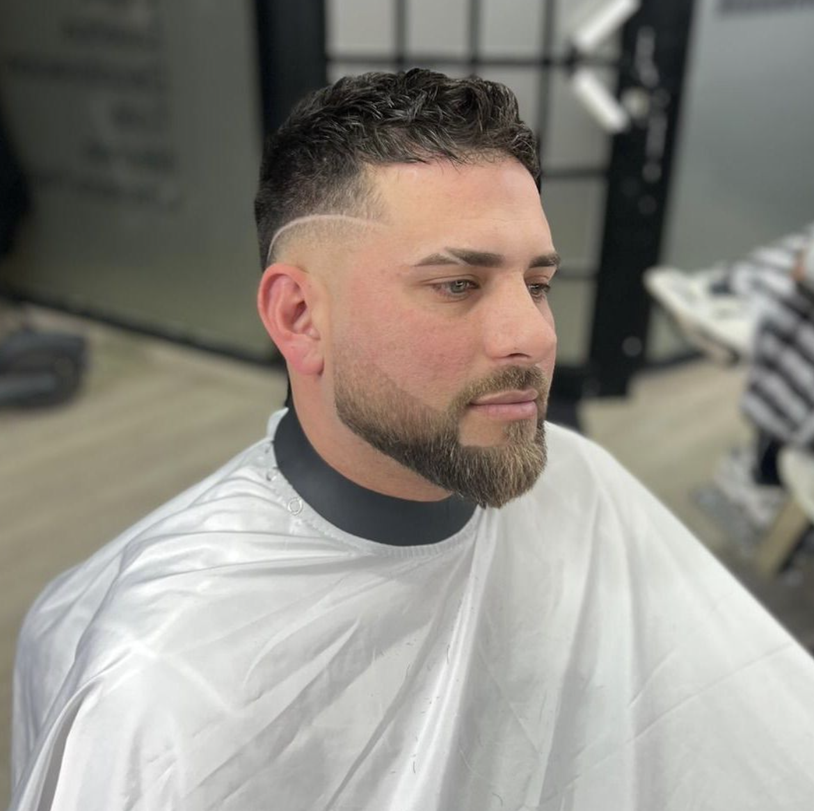 Corte moderno de caballero en The Barber Kingdom
